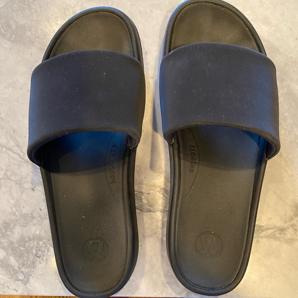 Lululemon slides